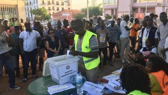 غينيا بيساو: مراقبون دوليون يشيدون ب”السير الحسن” للإنتخابات الرئاسية