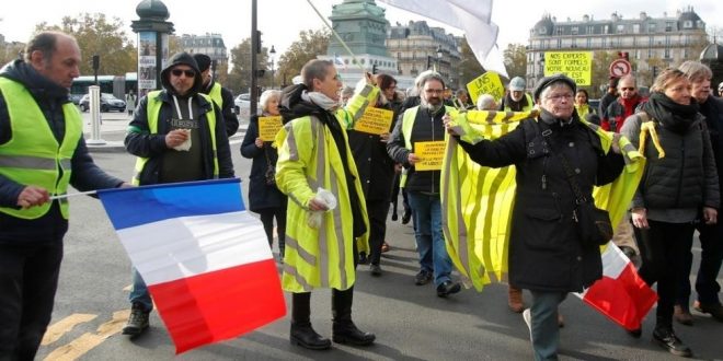 فرنسا: محتجو “السترات الصفراء” يتظاهرون لليوم الثاني إحياء للذكرى الأولى لانطلاق الحراك